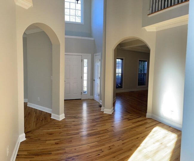 Foto del edificio - Spacious home with tons of upgrades! 4 Bedrooms/3.5 bathrooms