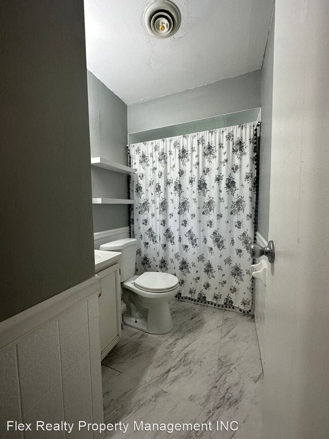 Building Photo - 3 br, 1 bath House - 5752 HOLLYBROOK LANE ...