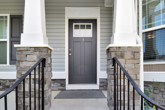 Building Photo - 66 Brakas Ln