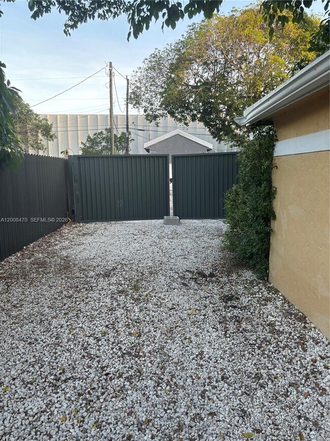 Foto del edificio - 1416 SW 33rd Ct