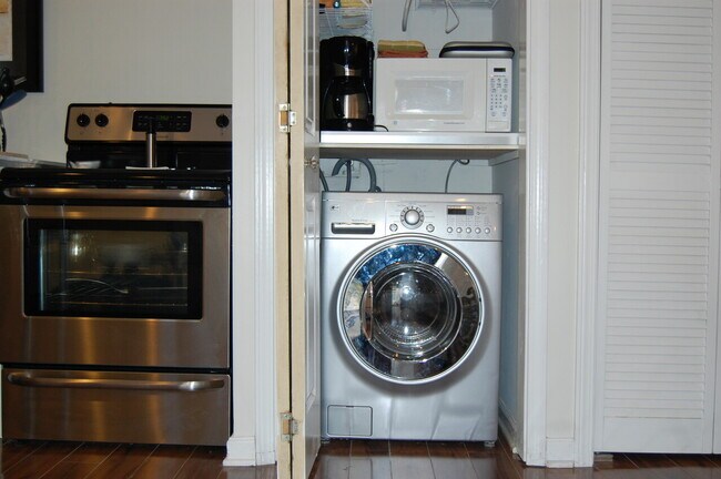 Building Photo - Coliseum Gem