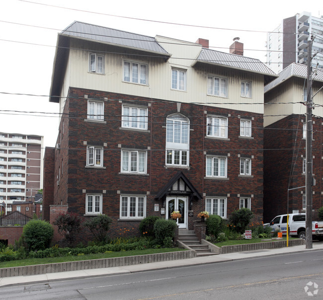 Building Photo - 1554-1574 Bathurst St