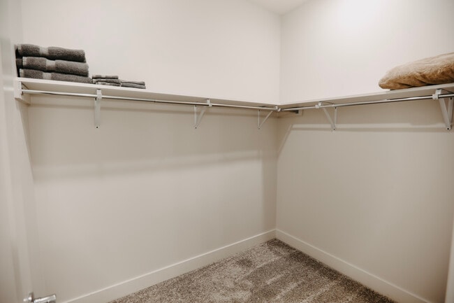 Townhome Master Closet - Winding Springs