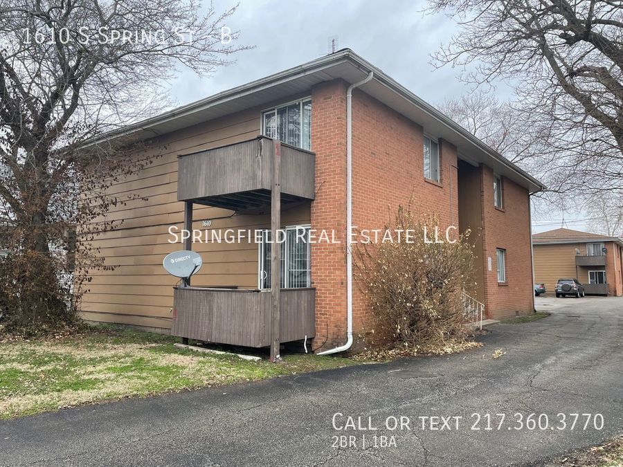 Primary Photo - A Breath of Fresh Air: 2 Bed/1 Bath Main F...