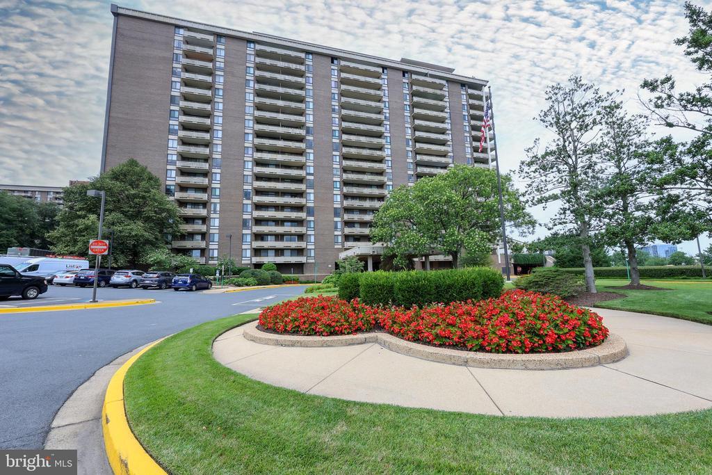 Foto principal - 1800 Old Meadow Rd