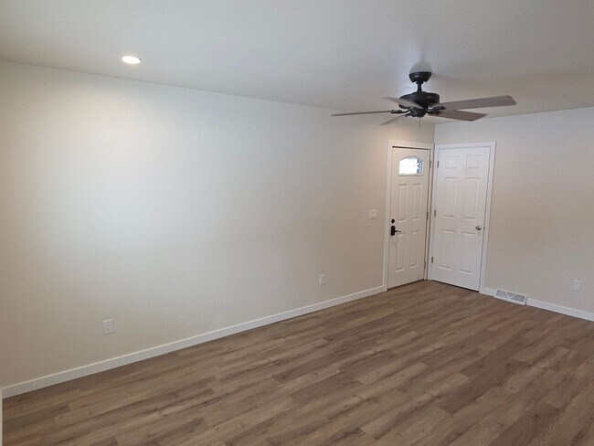 Foto del edificio - Updated 2 bedroom Hartford ranch