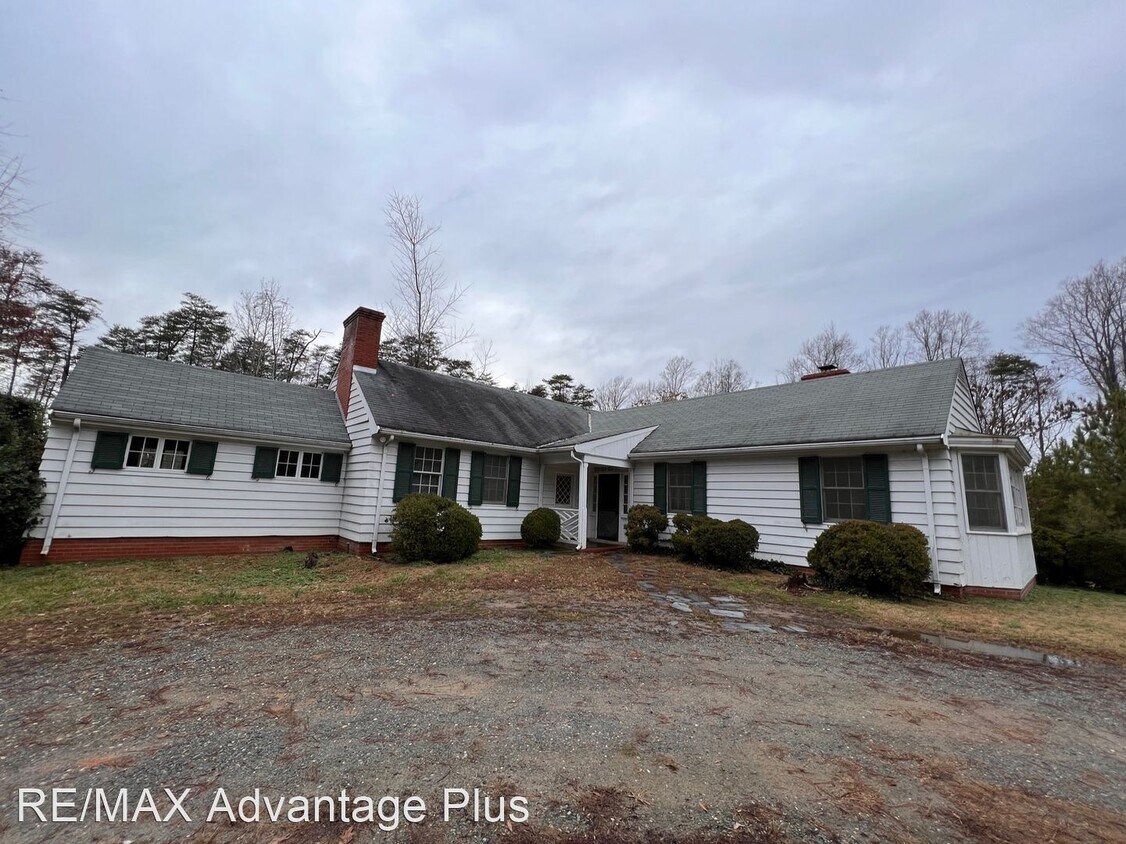 3 br, 2.5 bath House 2101 Peery Drive House Rental in Farmville, VA