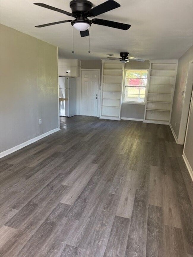 Foto del edificio - 1415 Mockingbird Ln