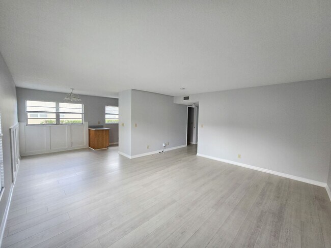 Foto del edificio - ANNUAL RENTAL - 55+ COMMUNITY 2/2 IN VISTA ROYALE