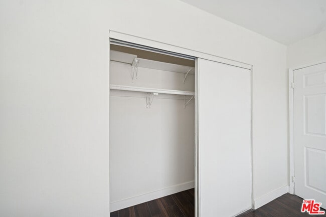 Foto del edificio - 5380 Romaine St