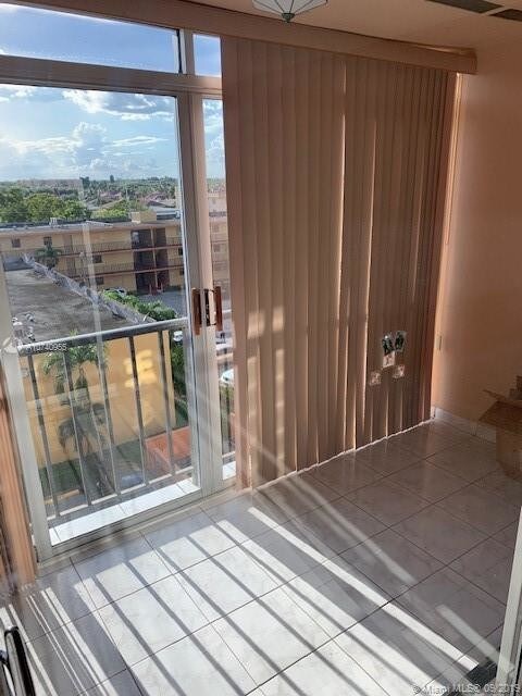 Foto principal - 305 W 68th St