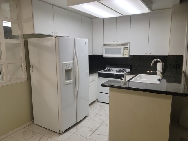 Kitchen - 18804 Mandan St