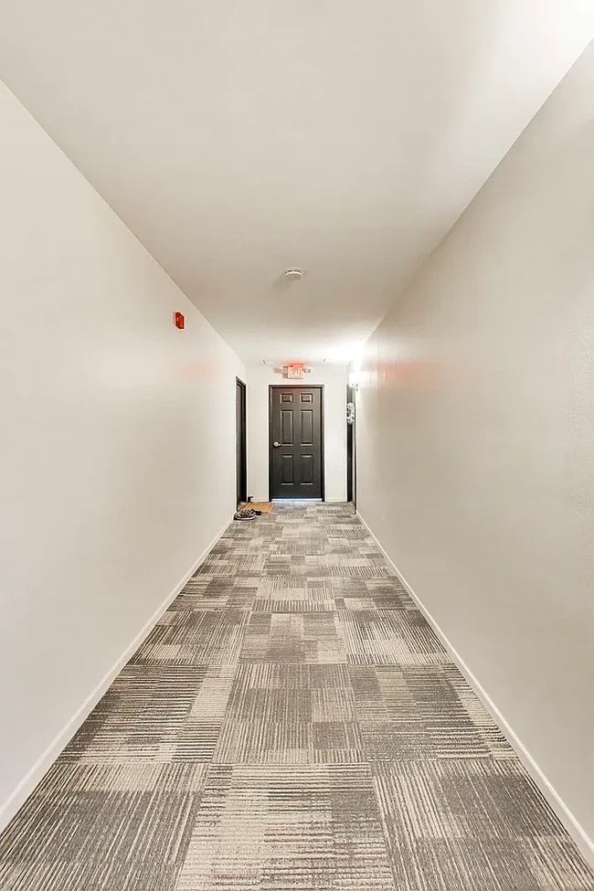 Building Photo - 1440 Stonebridge Cir