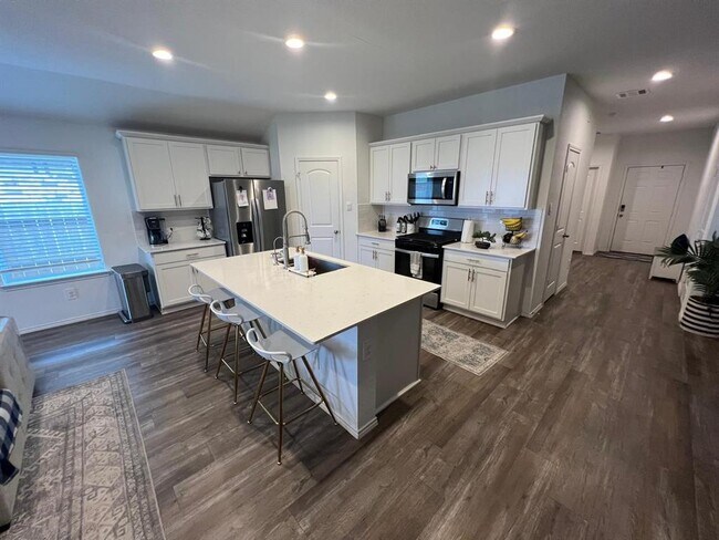 Building Photo - 5017 Almond Ter Dr