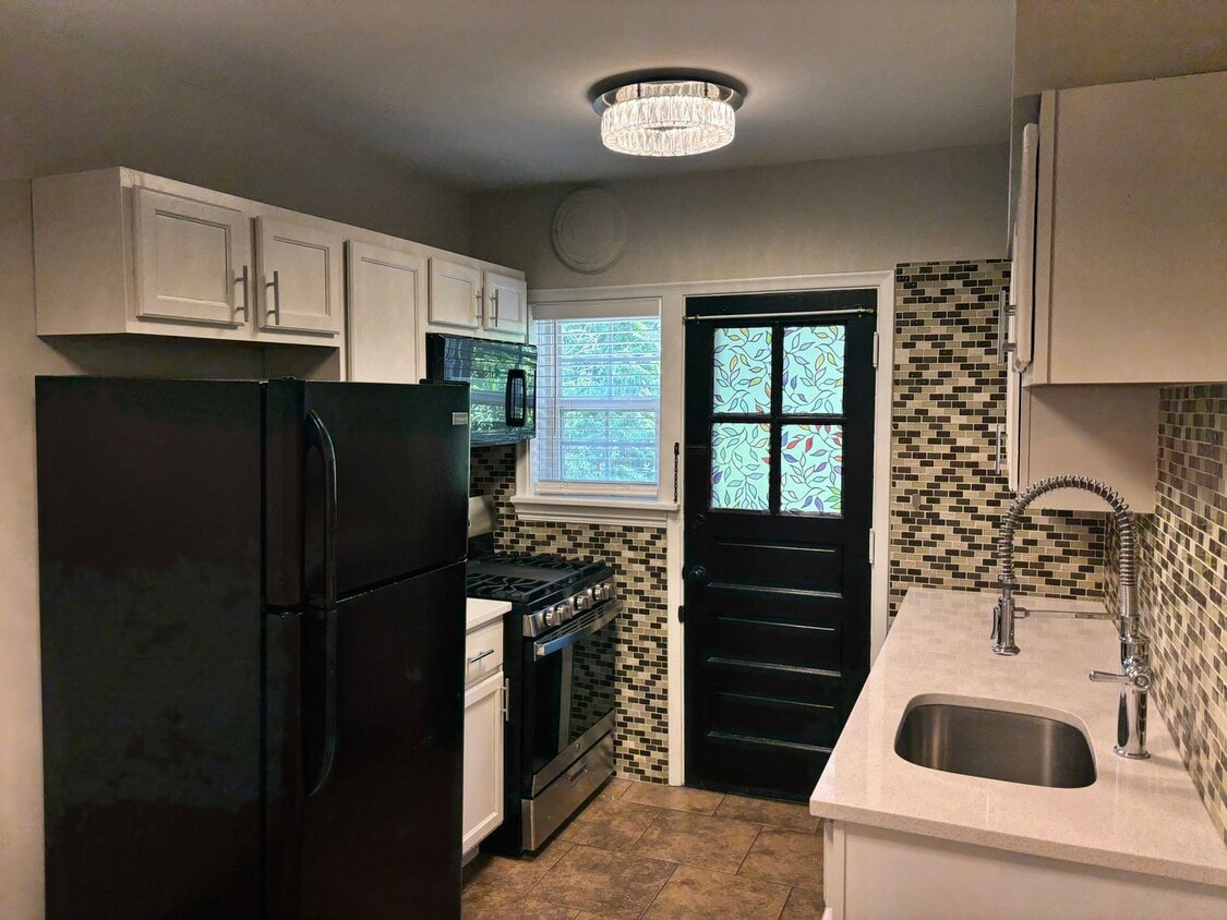 Foto principal - One-Bedroom Apartment in Dogtown*In-Unit Washer & Dryer*Walkable Neighborhood