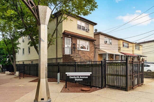 Foto del edificio - 364 Princeton Ave