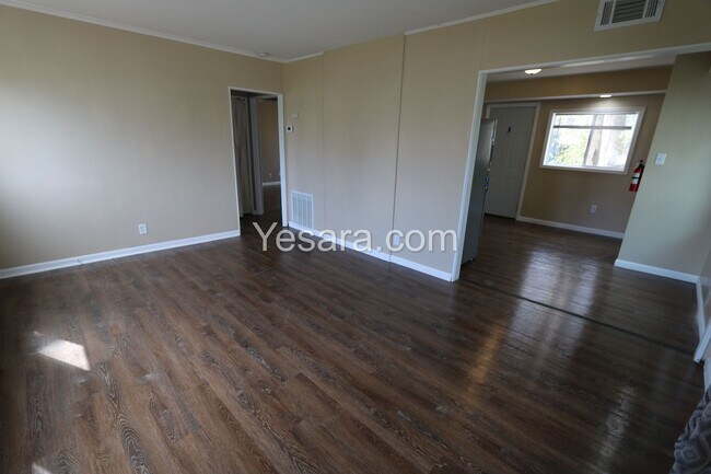 Building Photo - 111 Belmont Ct