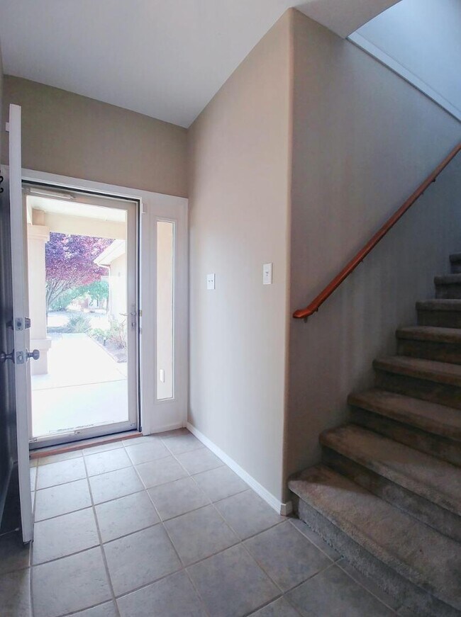 Foto del edificio - 7415 Eagle Crest Ave NE