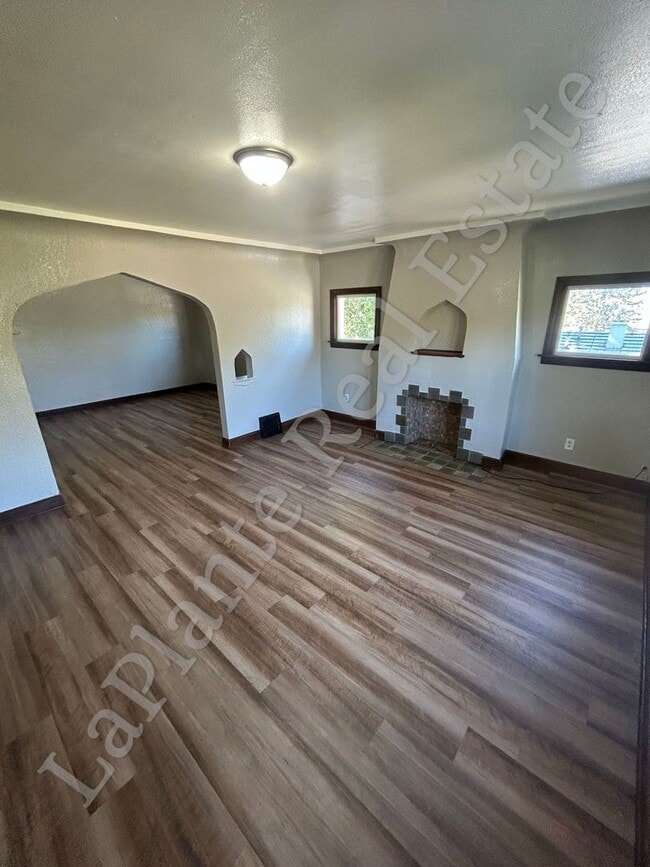 Building Photo - 2647 Greenway St