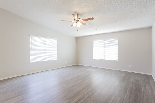 Foto del edificio - 361 Clover Glen Ct