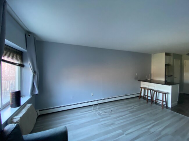 Building Photo - 838 Pelhamdale Ave