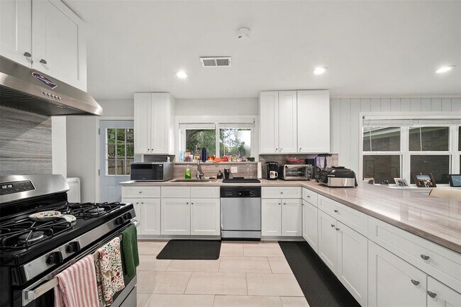 Foto del edificio - 5034 Darnell St