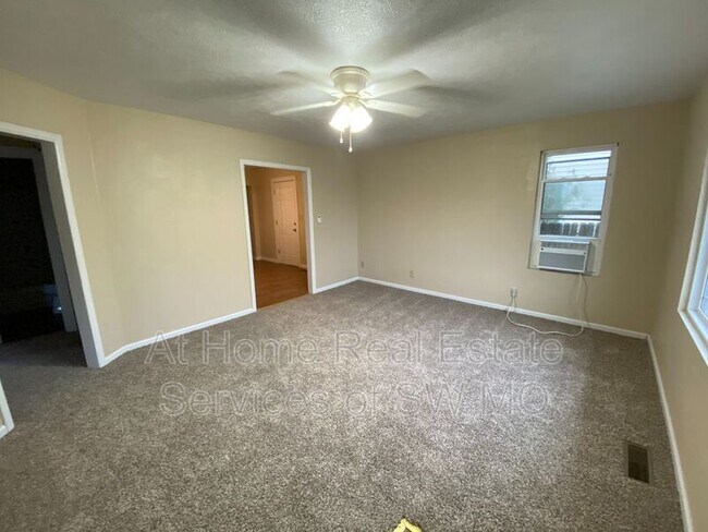 Building Photo - 1535 W Thoman St