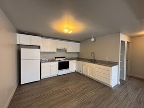 Building Photo - 1806 S Willson Ave