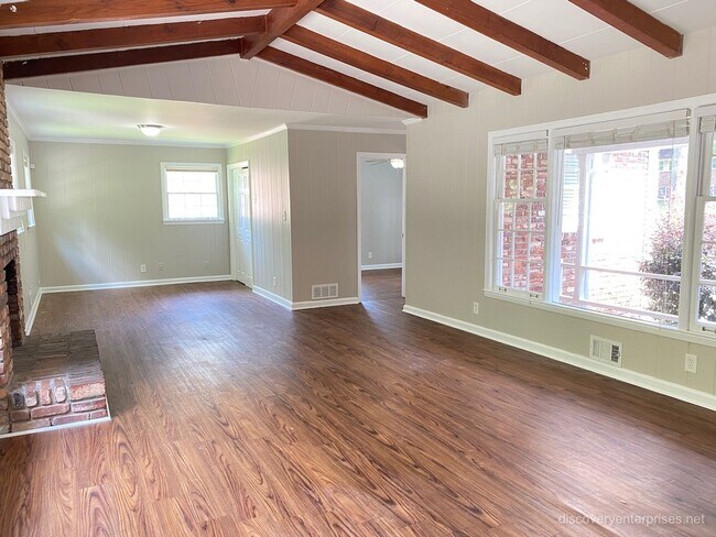 Building Photo - Charming 4 Bd / 2 Bath in College Park **R...