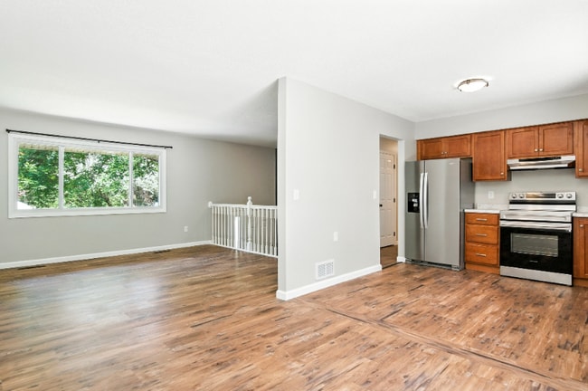 Building Photo - 7680 Berkshire Way