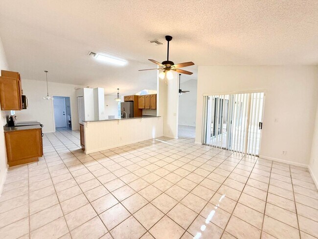 Building Photo - 5609 Descartes Cir