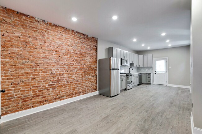 Building Photo - 6205 Elmwood Ave