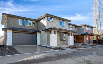 Building Photo - 1446 E Star Dr