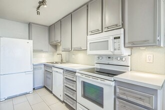 Building Photo - 701 N Los Felices Rd