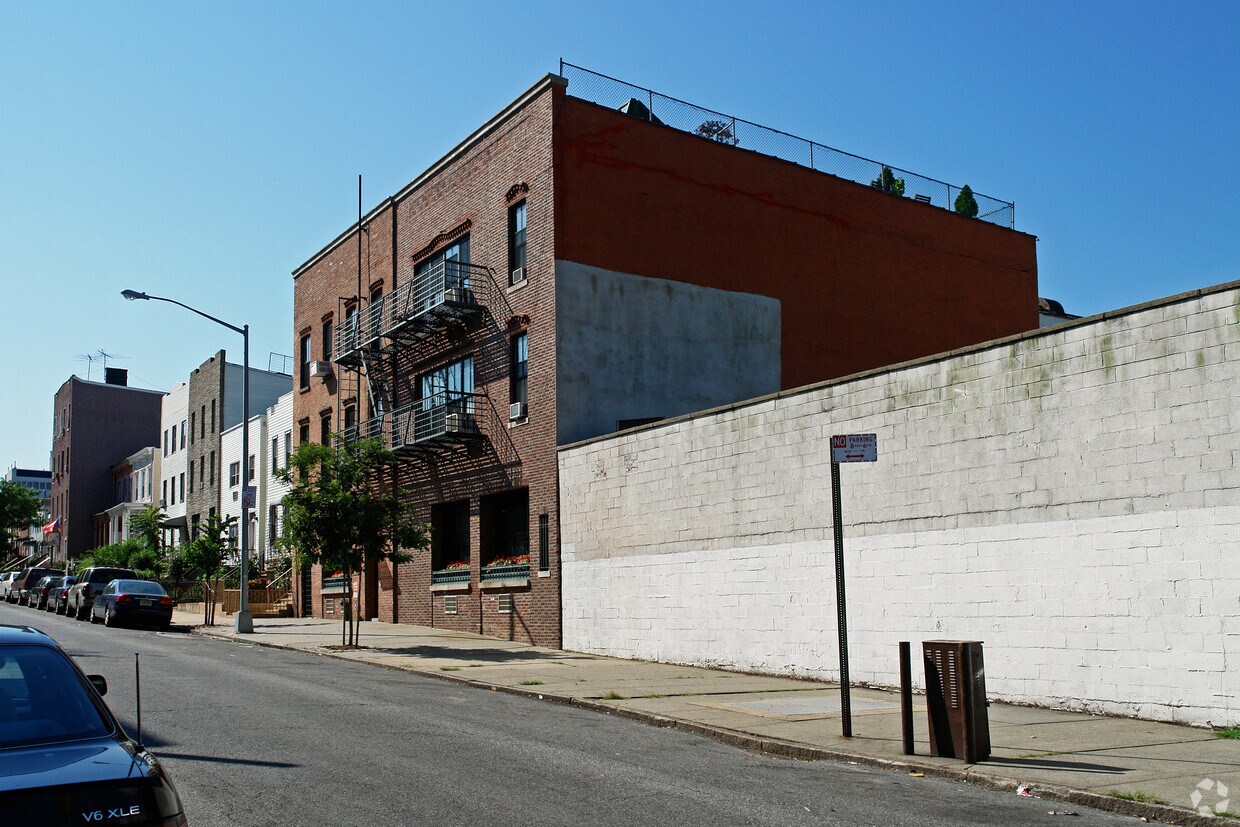 Primary Photo - 248 17th St