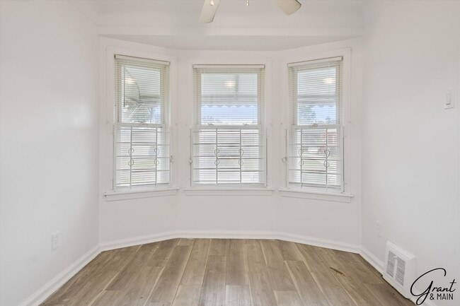 Building Photo - 3 bedroom $1150