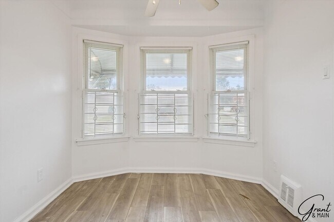 Foto del edificio - 3 bedroom $1150