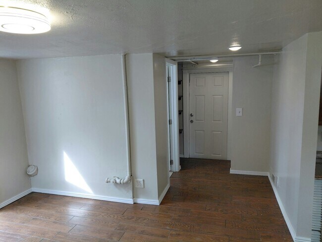 Building Photo - 520 E 300 S