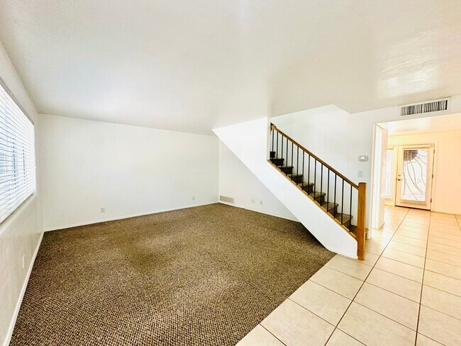 Foto del edificio - Spacious 2 Bedroom + 2 Bathroom Townhome w...
