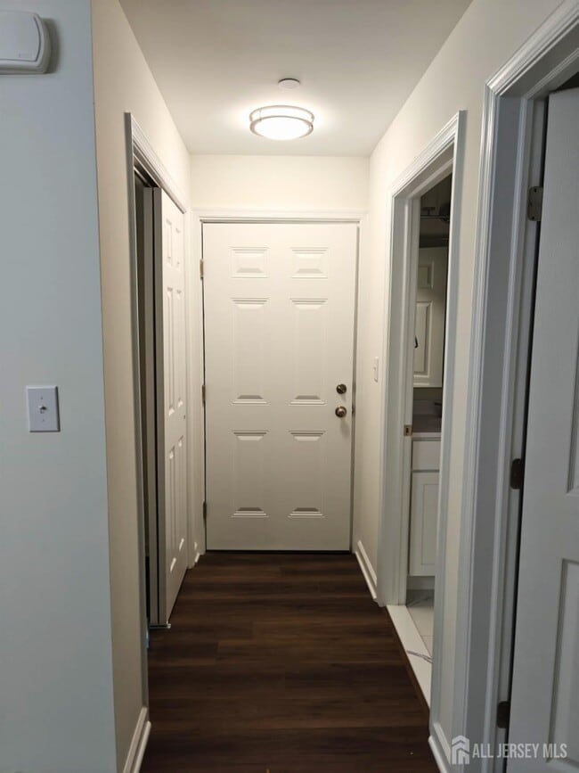 Foto del edificio - 1221 Waterford Dr