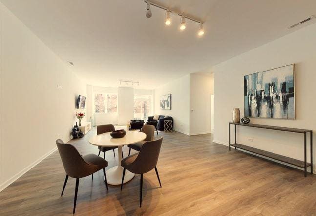 Building Photo - 3 bedroom in Chicago IL 60616