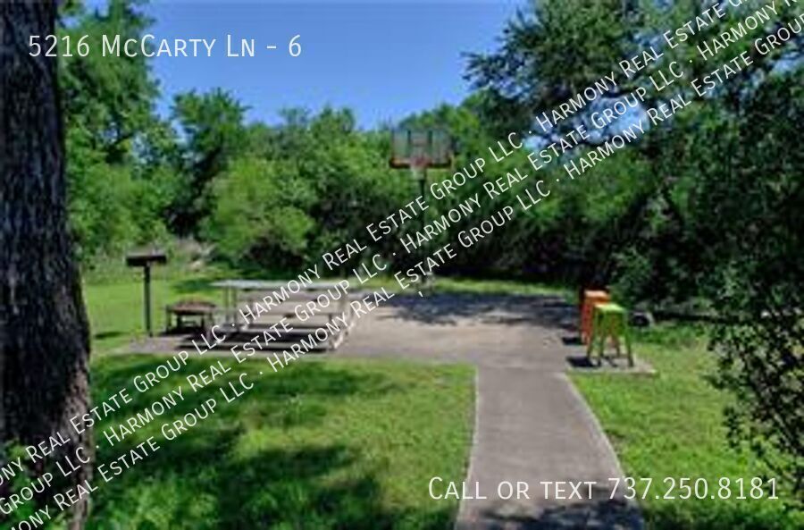 Foto del edificio - 5216 McCarty Ln