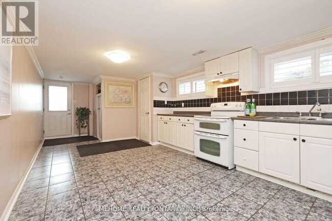 Building Photo - 130 Edmonton Dr