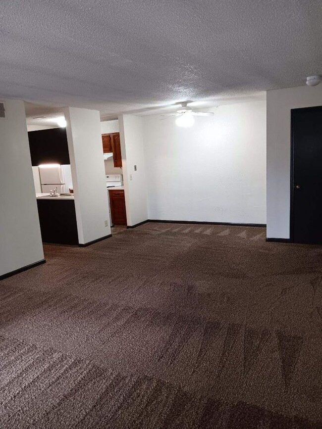 Building Photo - 2 bedroom 2 bath in quiet SW Neighborhood