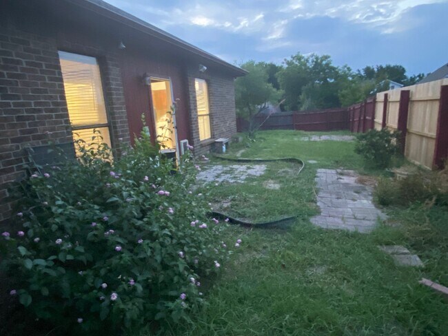 Foto del edificio - 1007 Dandelion Dr