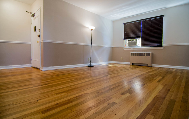 Living room - 1491 Terrace Cir