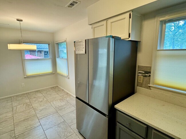 Foto del edificio - 2BR/2BA in the Heart of Thalia! New Paint ...