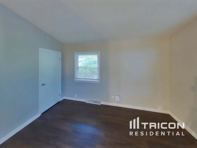 Foto del edificio - 30477 N Oak Grove Ave