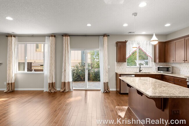 Foto del edificio - Charming 5 BD* 2.5 BA* Single Family Home ...