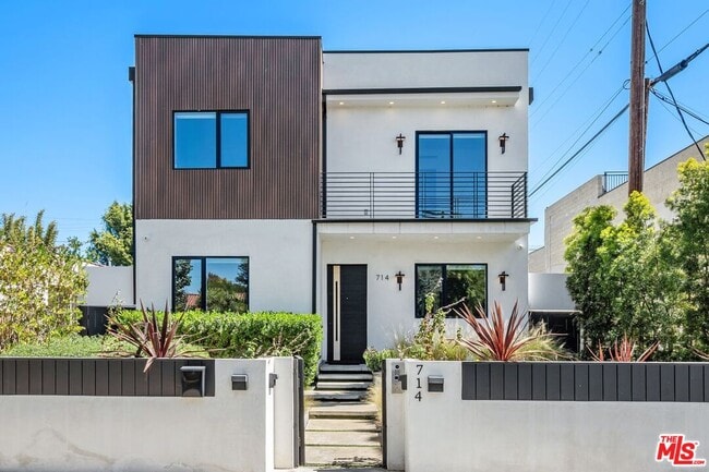 Building Photo - 714 N La Jolla Ave